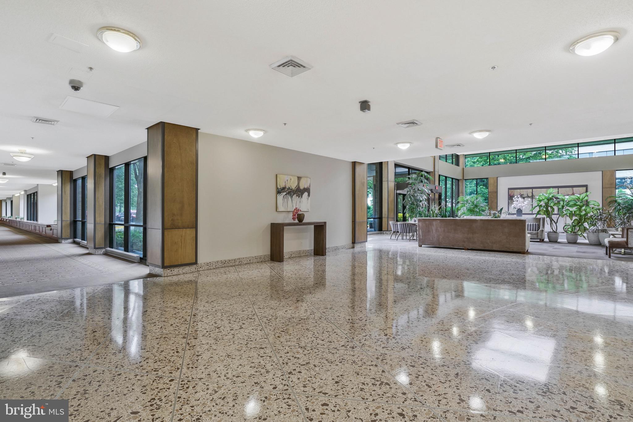 SKYLINE HOUSE - Residential