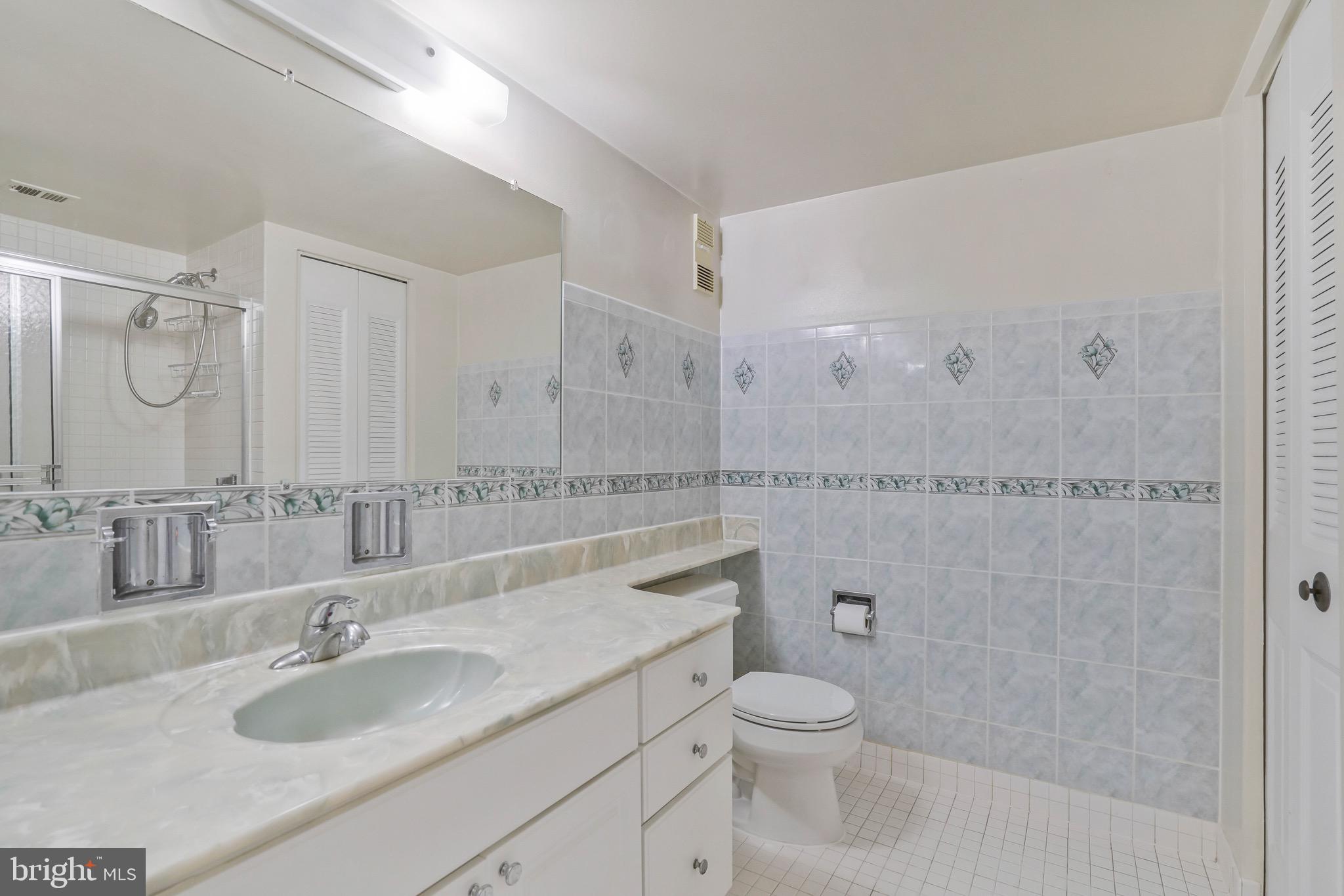 SKYLINE HOUSE - Residential