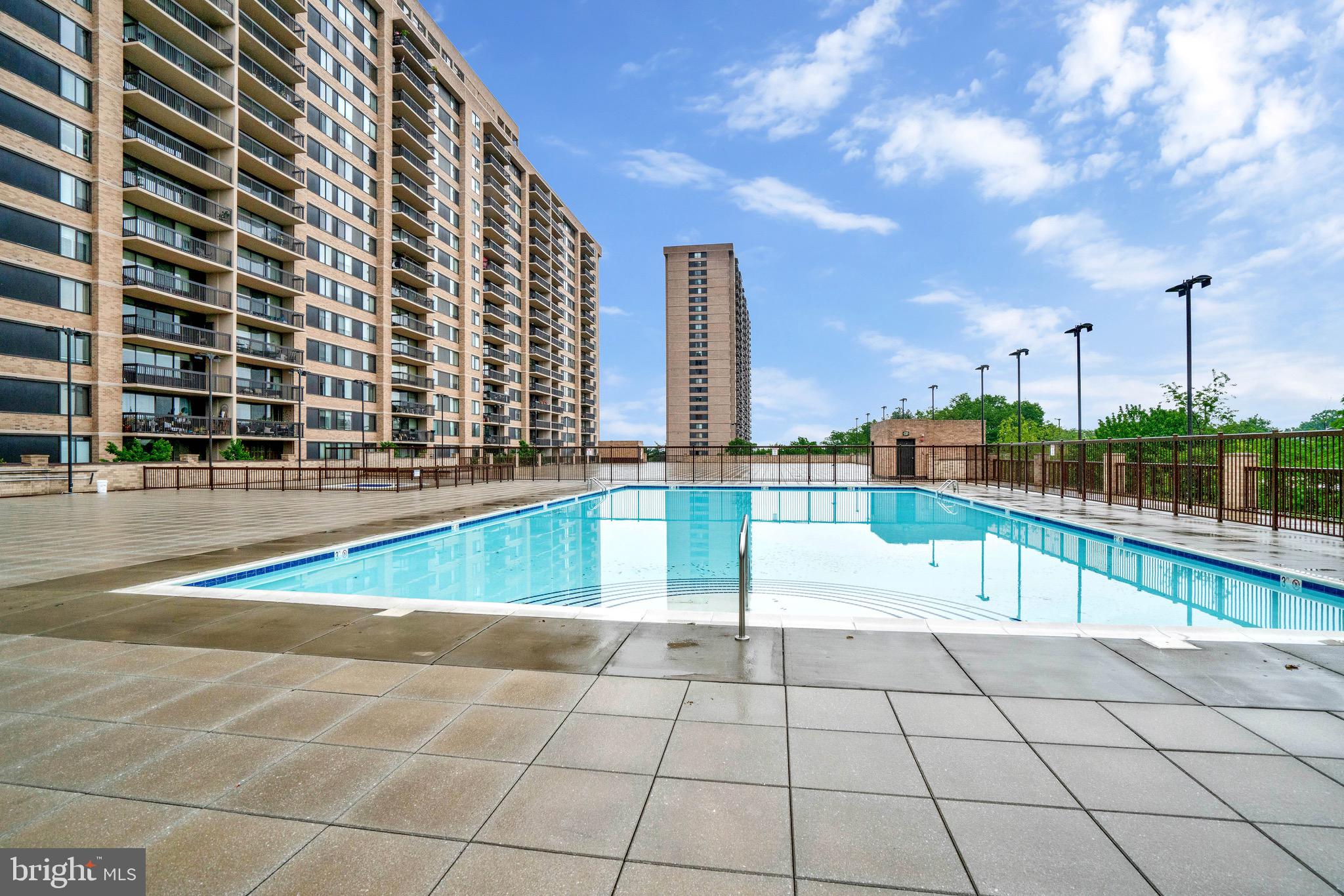 SKYLINE HOUSE - Residential