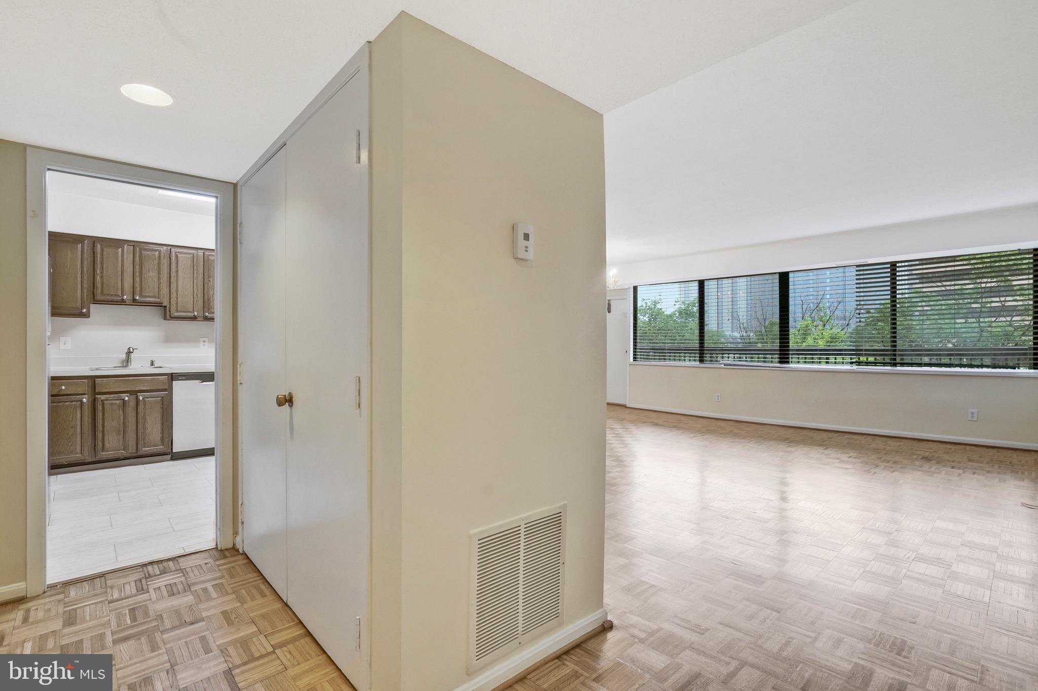 SKYLINE HOUSE - Residential