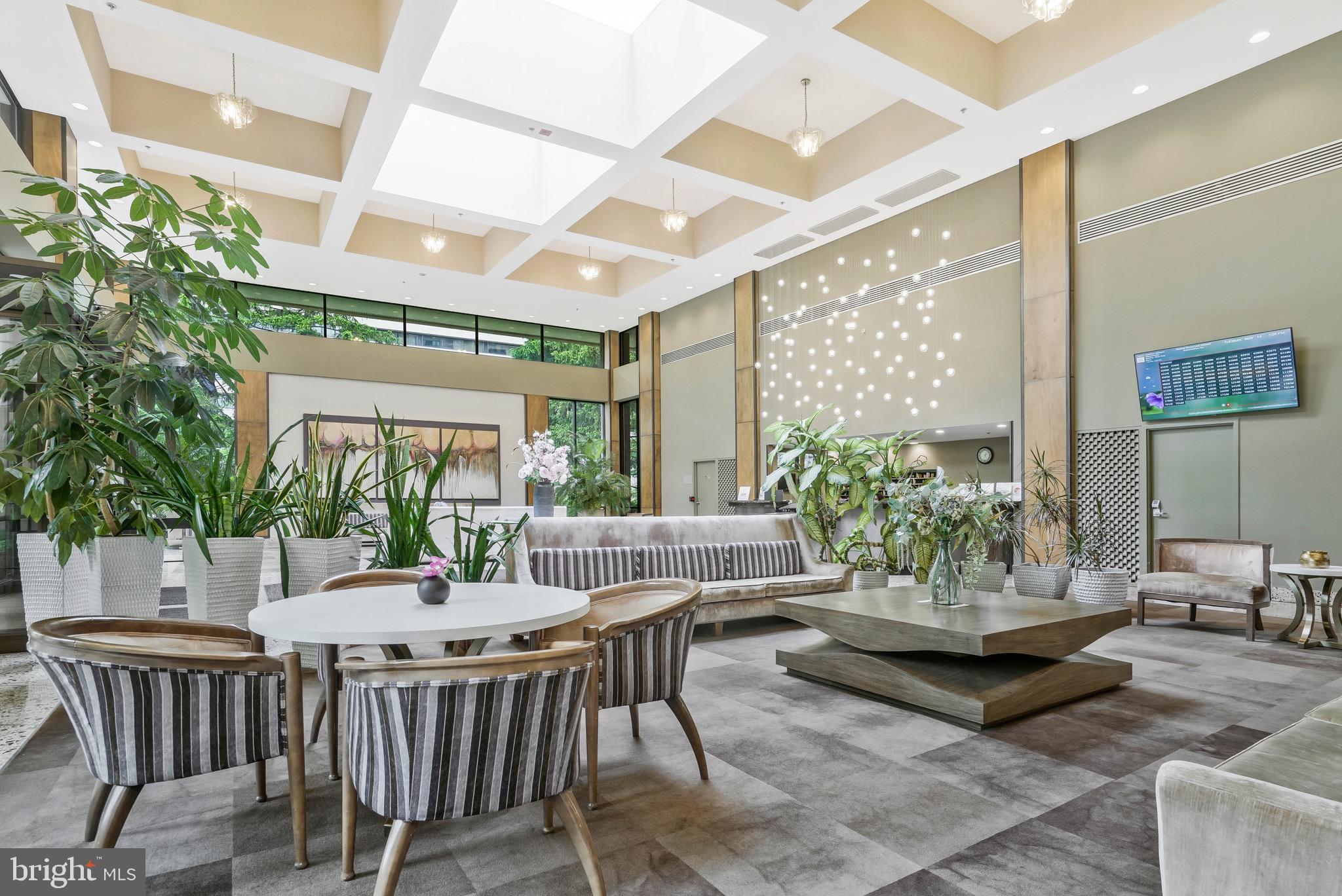 SKYLINE HOUSE - Residential