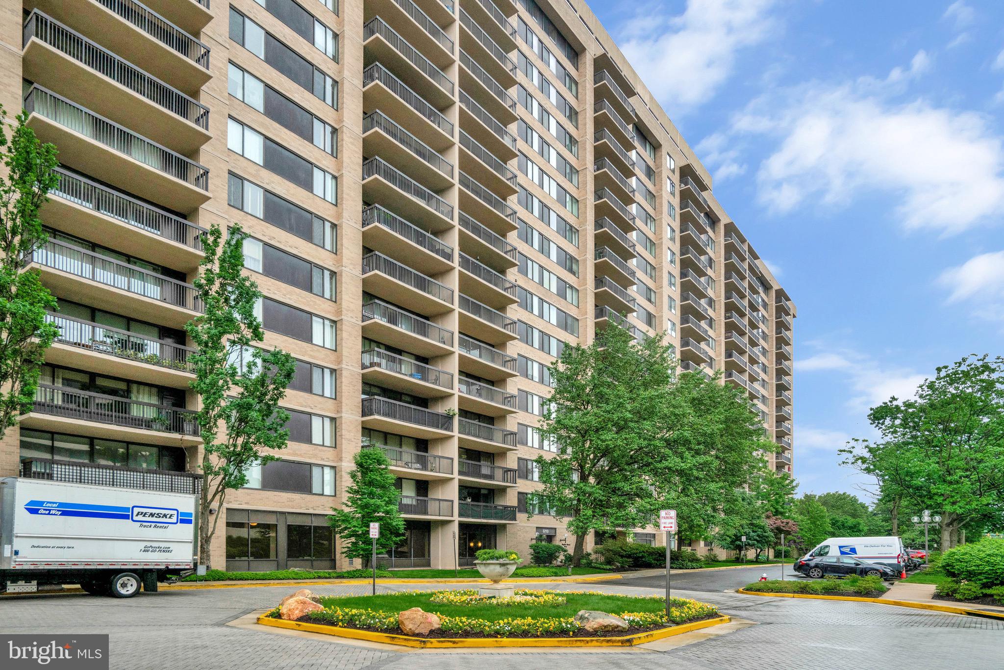 SKYLINE HOUSE - Residential