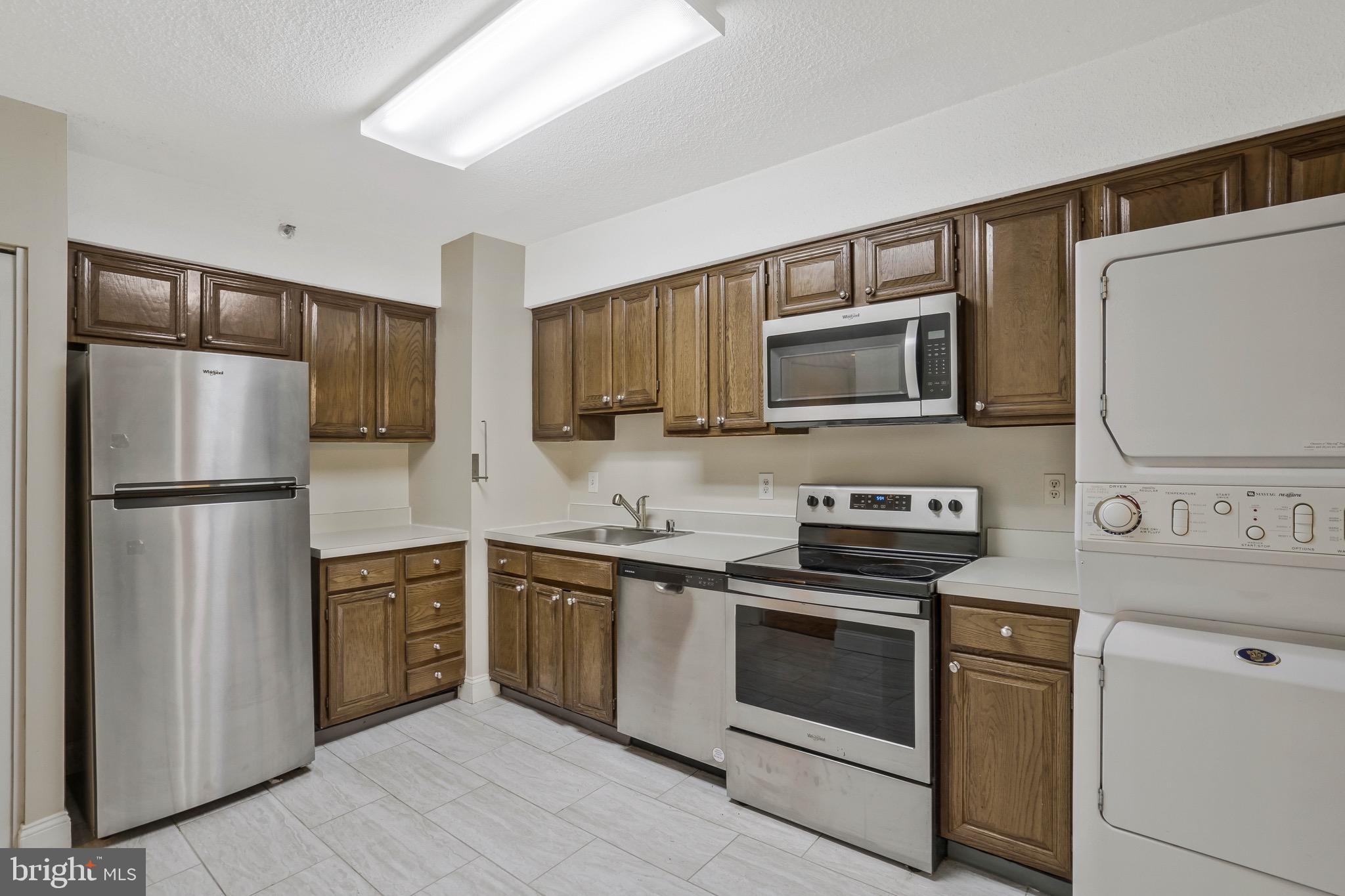 SKYLINE HOUSE - Residential