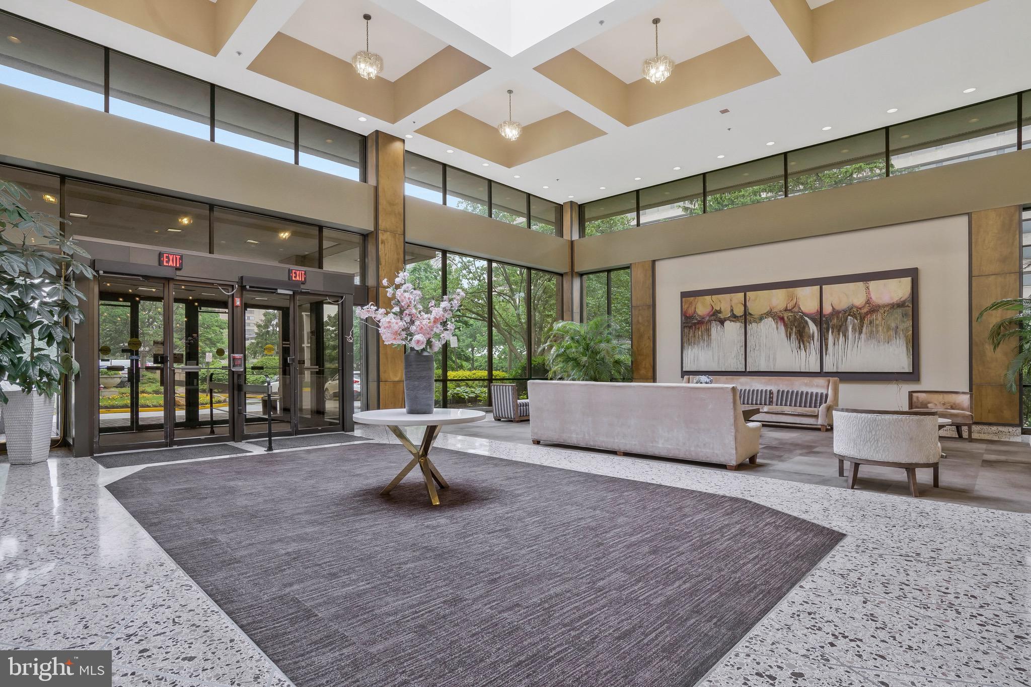 SKYLINE HOUSE - Residential