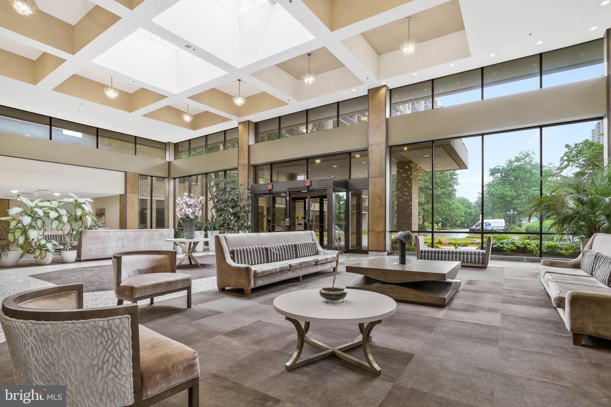 SKYLINE HOUSE - Residential