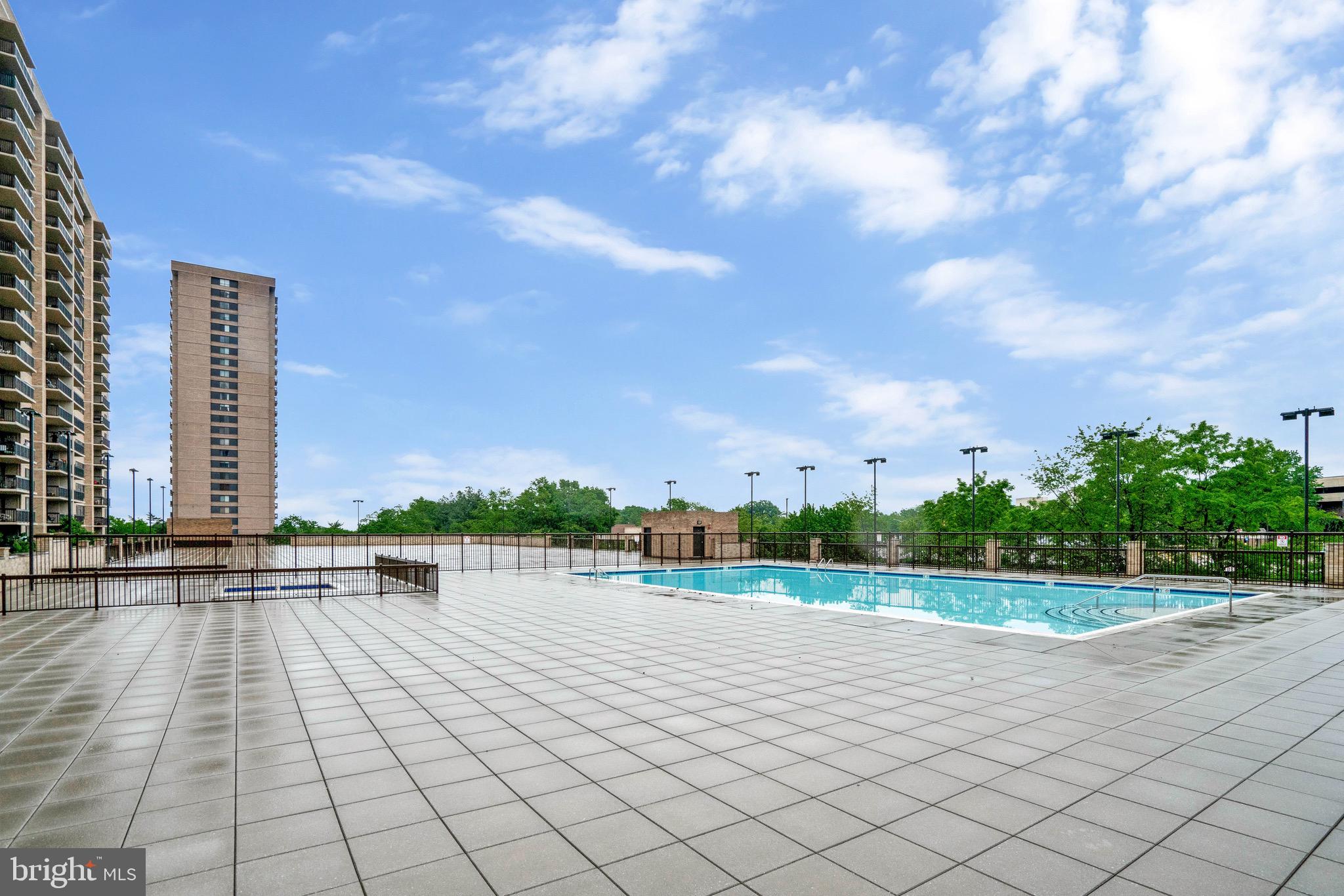 SKYLINE HOUSE - Residential