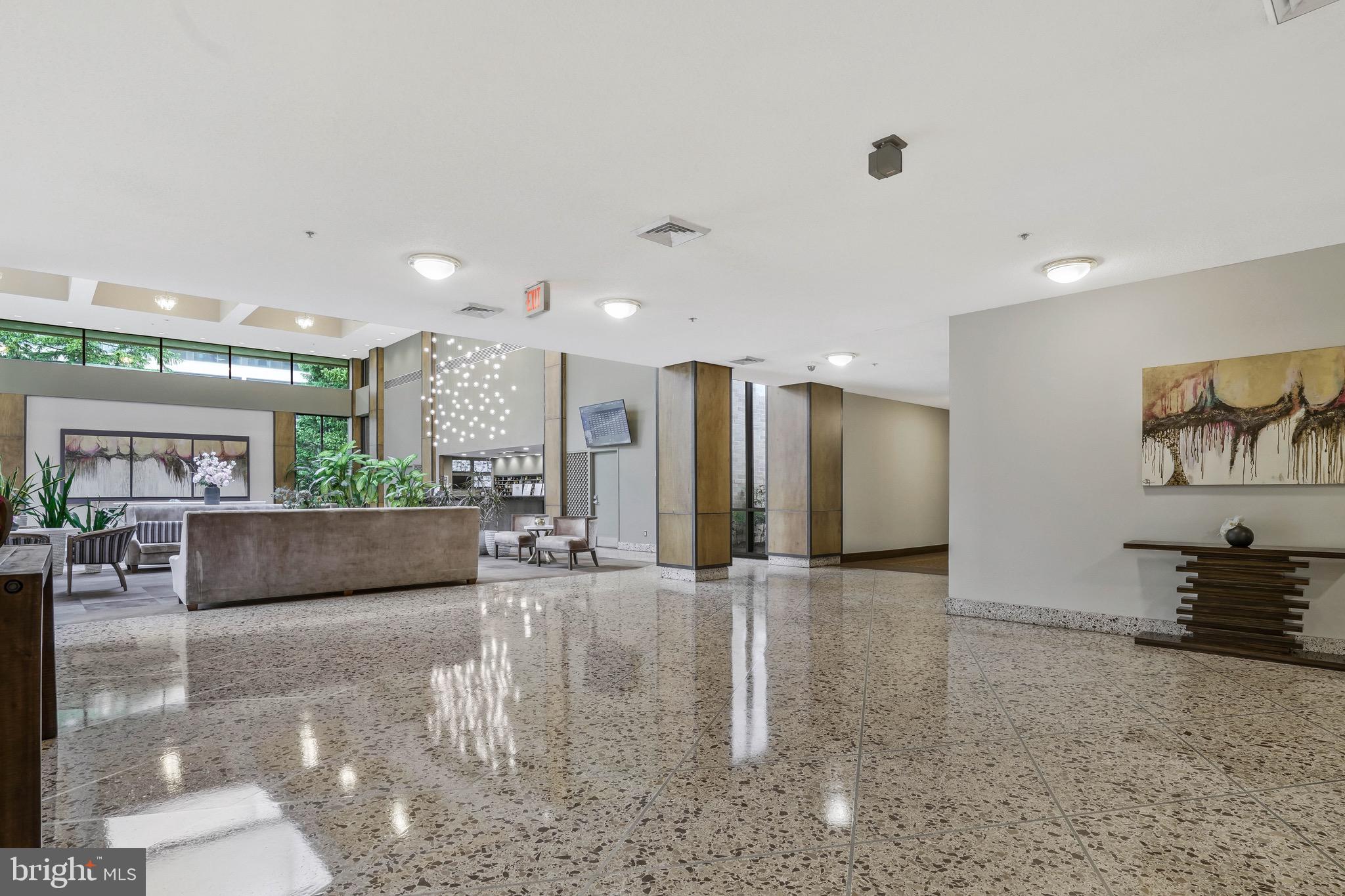 SKYLINE HOUSE - Residential