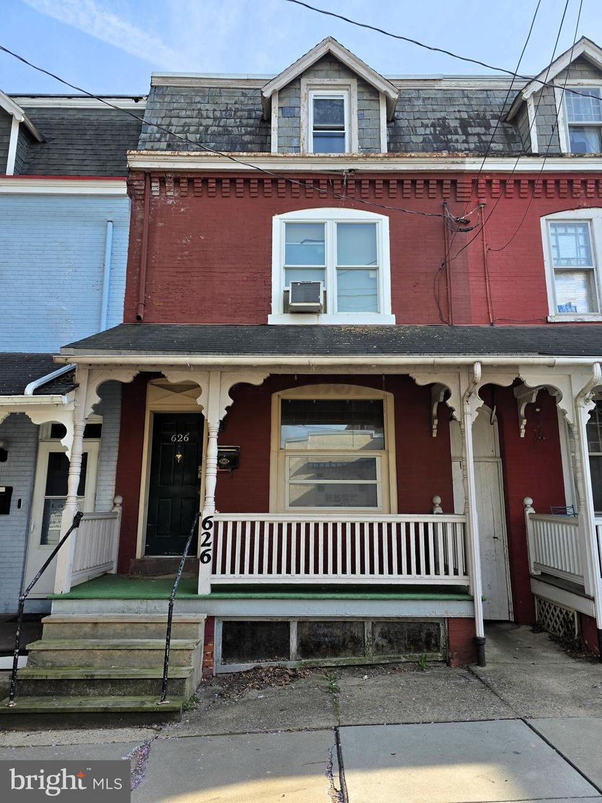 Excellent opportunity for investors!!!  Great location, off-street parking.  Updated forced air furnace.   Buyer buys AS-IS!!
The buyer will be responsible for removing any debris and personal items that are left after the settlement.