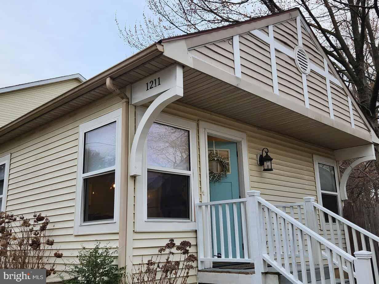 EDGEWATER - Residential Lease