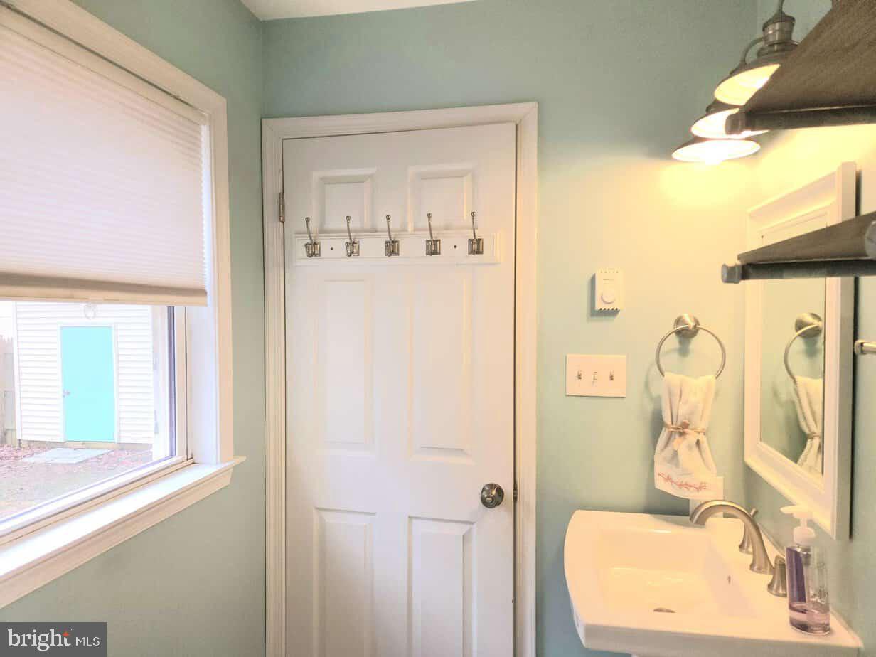 EDGEWATER - Residential Lease