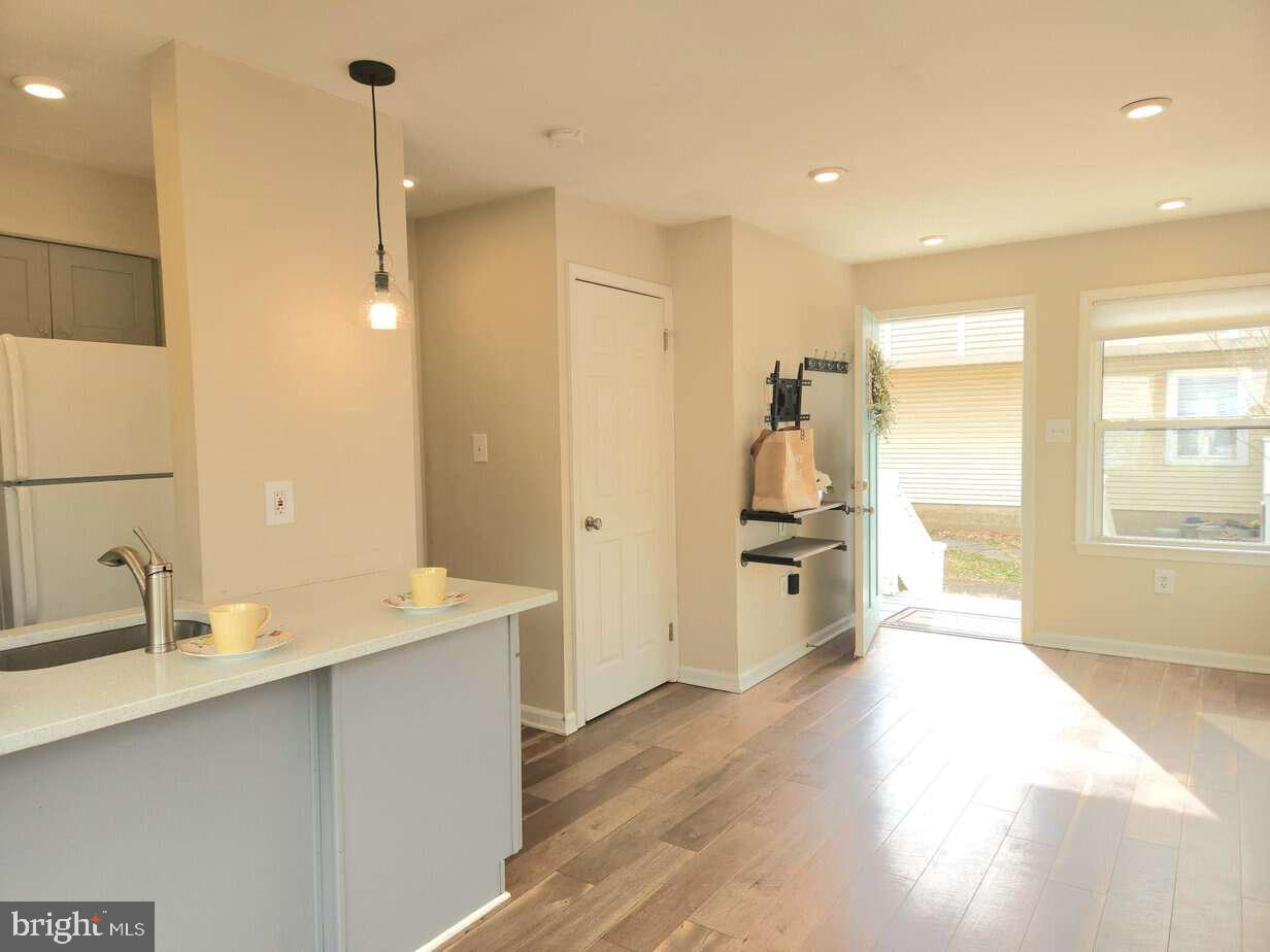 EDGEWATER - Residential Lease