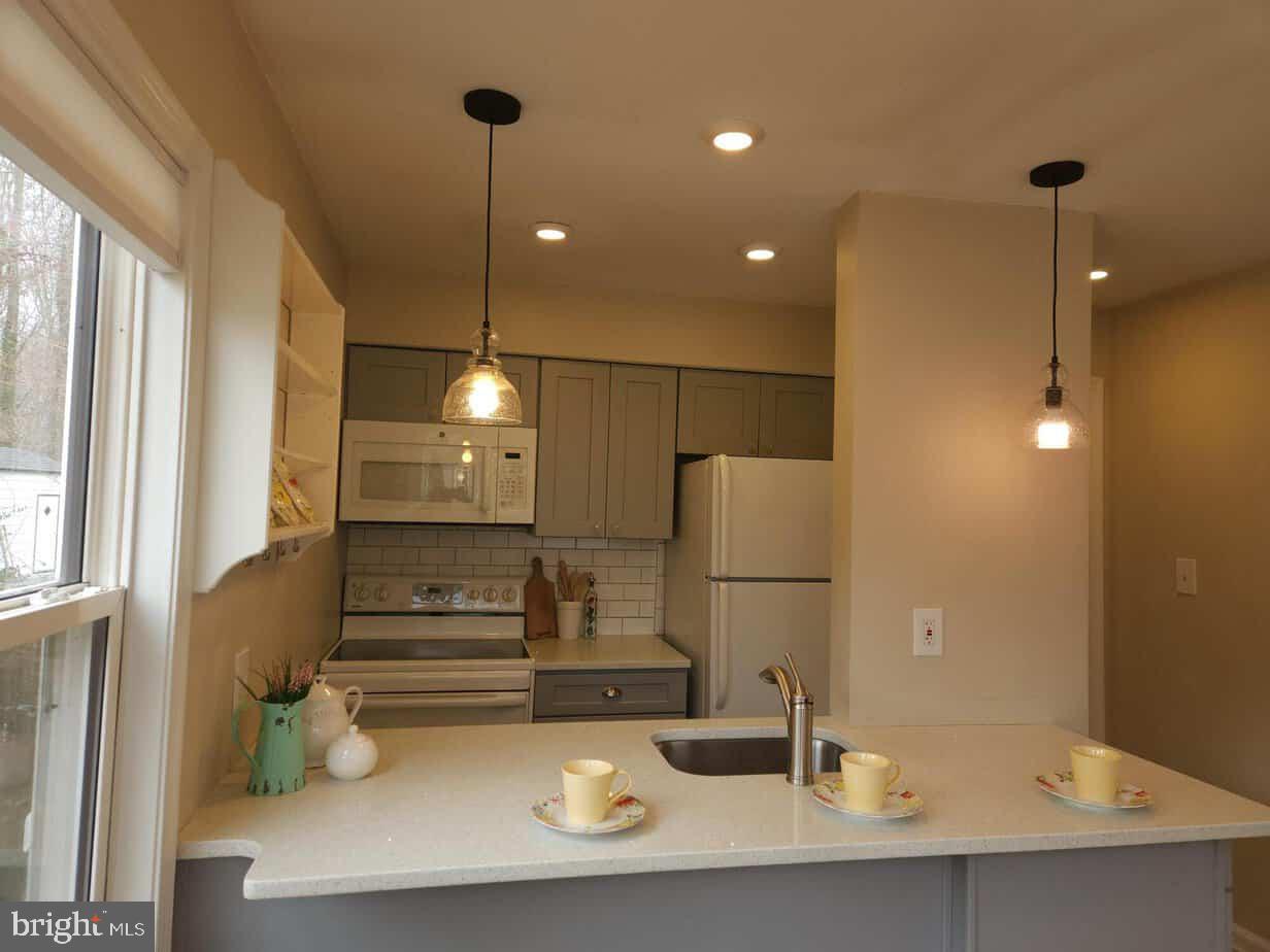 EDGEWATER - Residential Lease