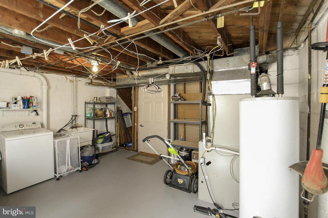 CHARLESMONT - Residential Lease