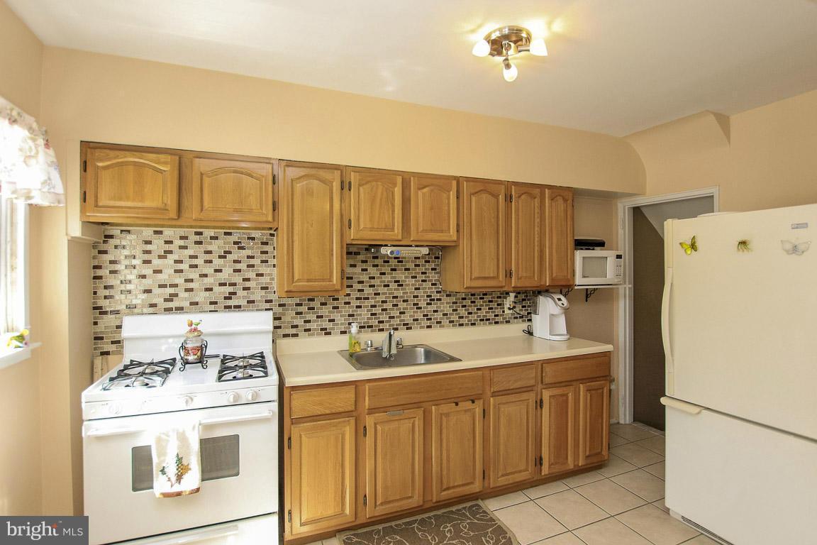 CHARLESMONT - Residential Lease