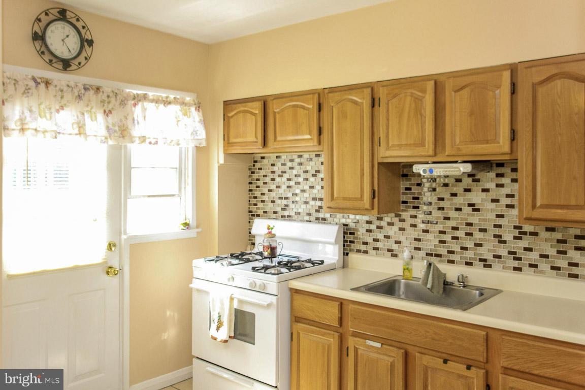 CHARLESMONT - Residential Lease