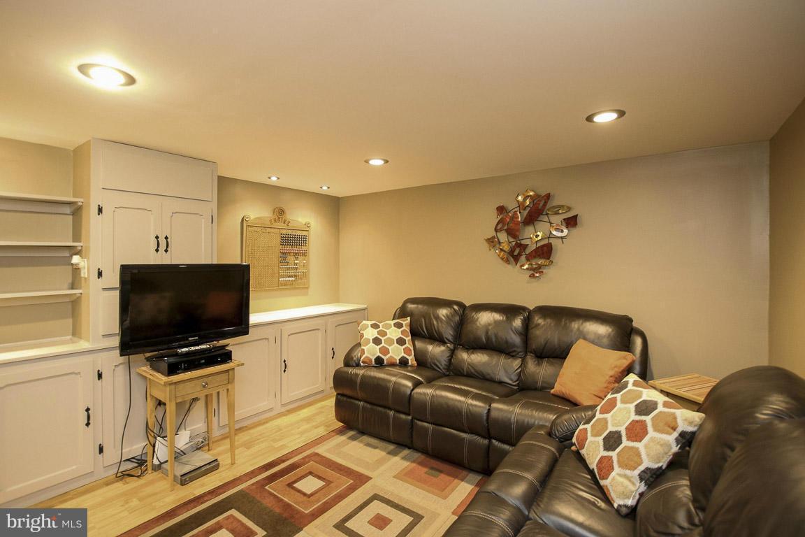 CHARLESMONT - Residential Lease