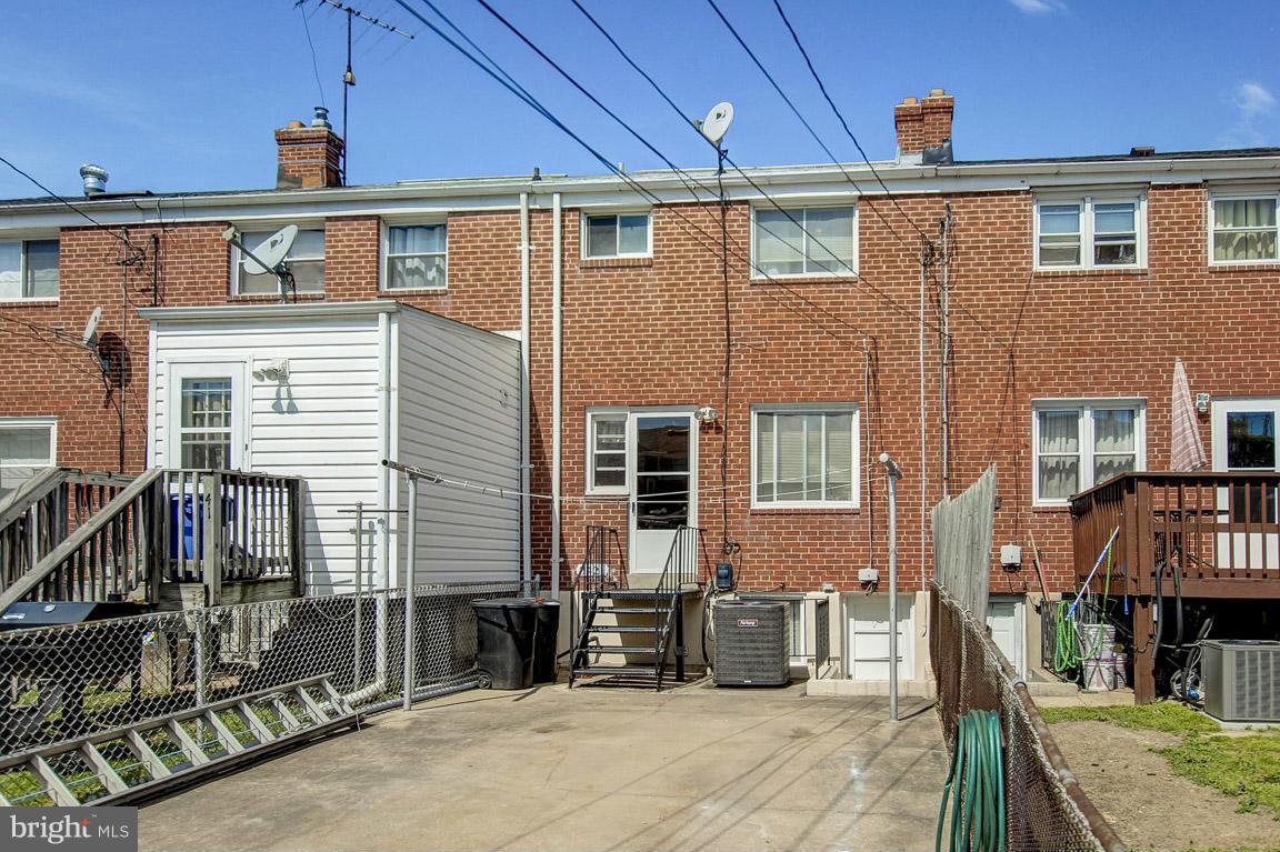 CHARLESMONT - Residential Lease