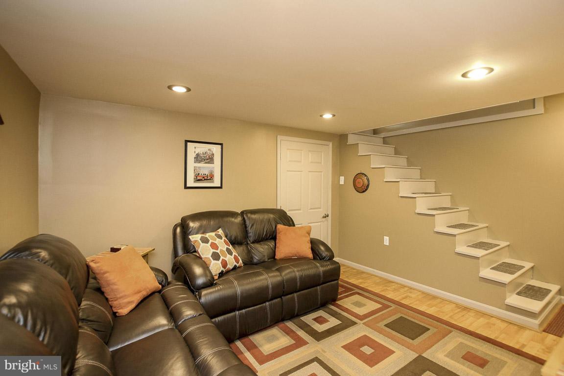 CHARLESMONT - Residential Lease