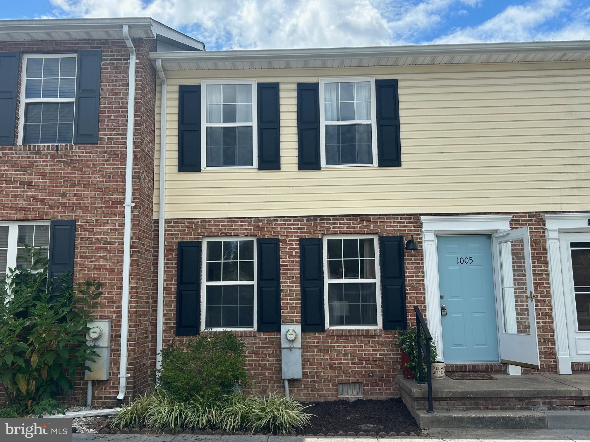 1005 LOCUST STREET
