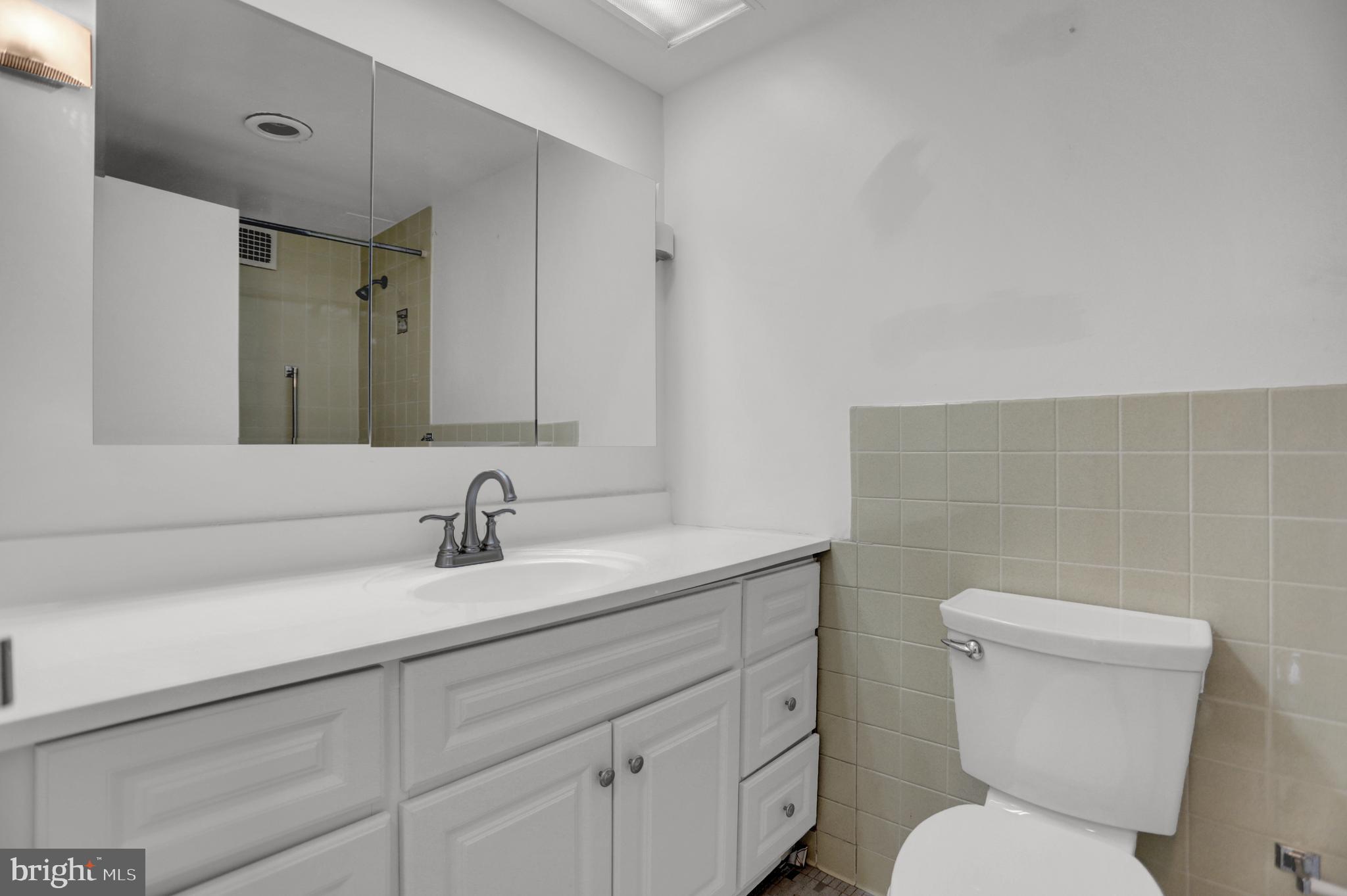 ROLAND PARK - Residential Lease