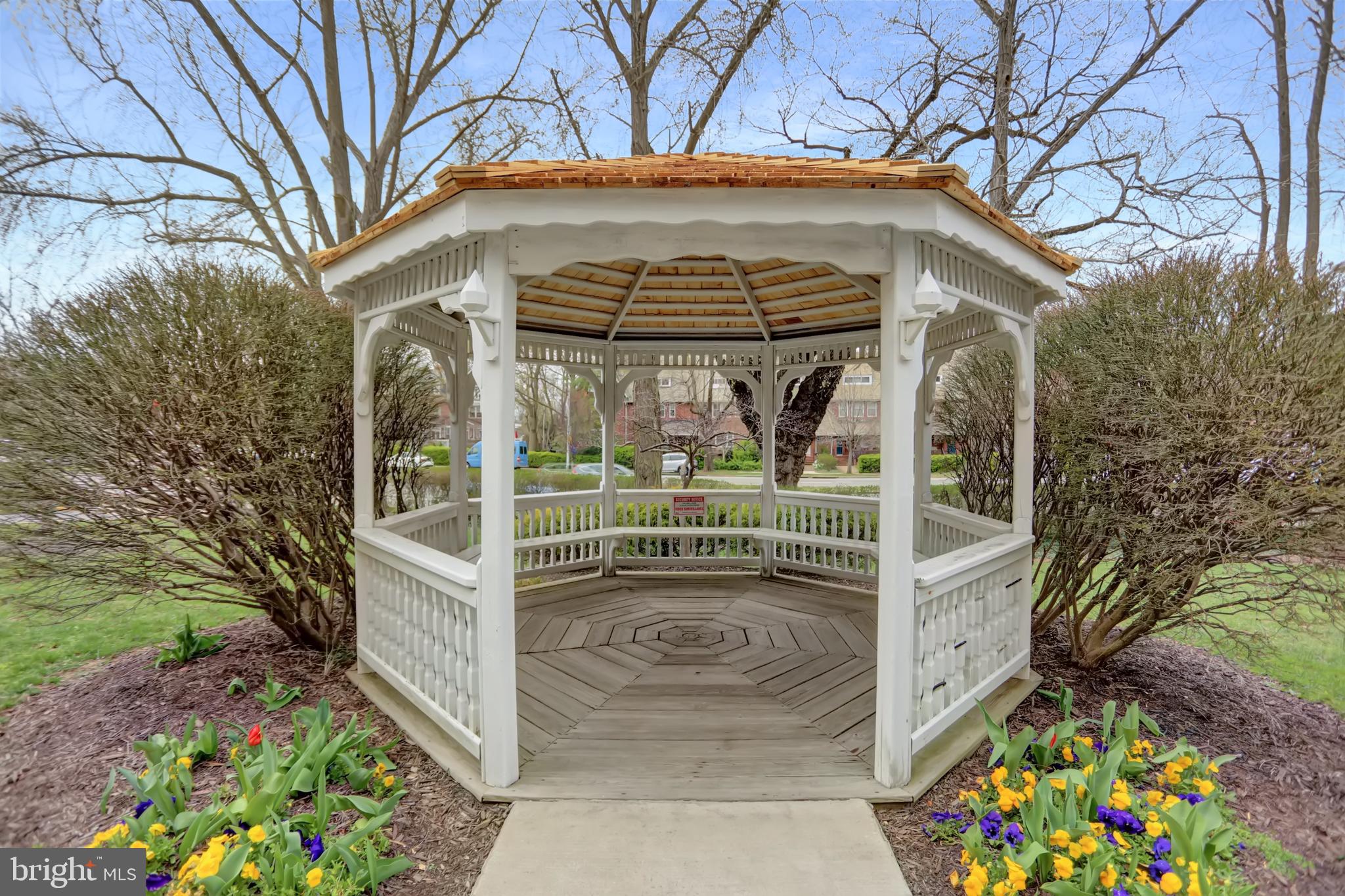 ROLAND PARK - Residential Lease