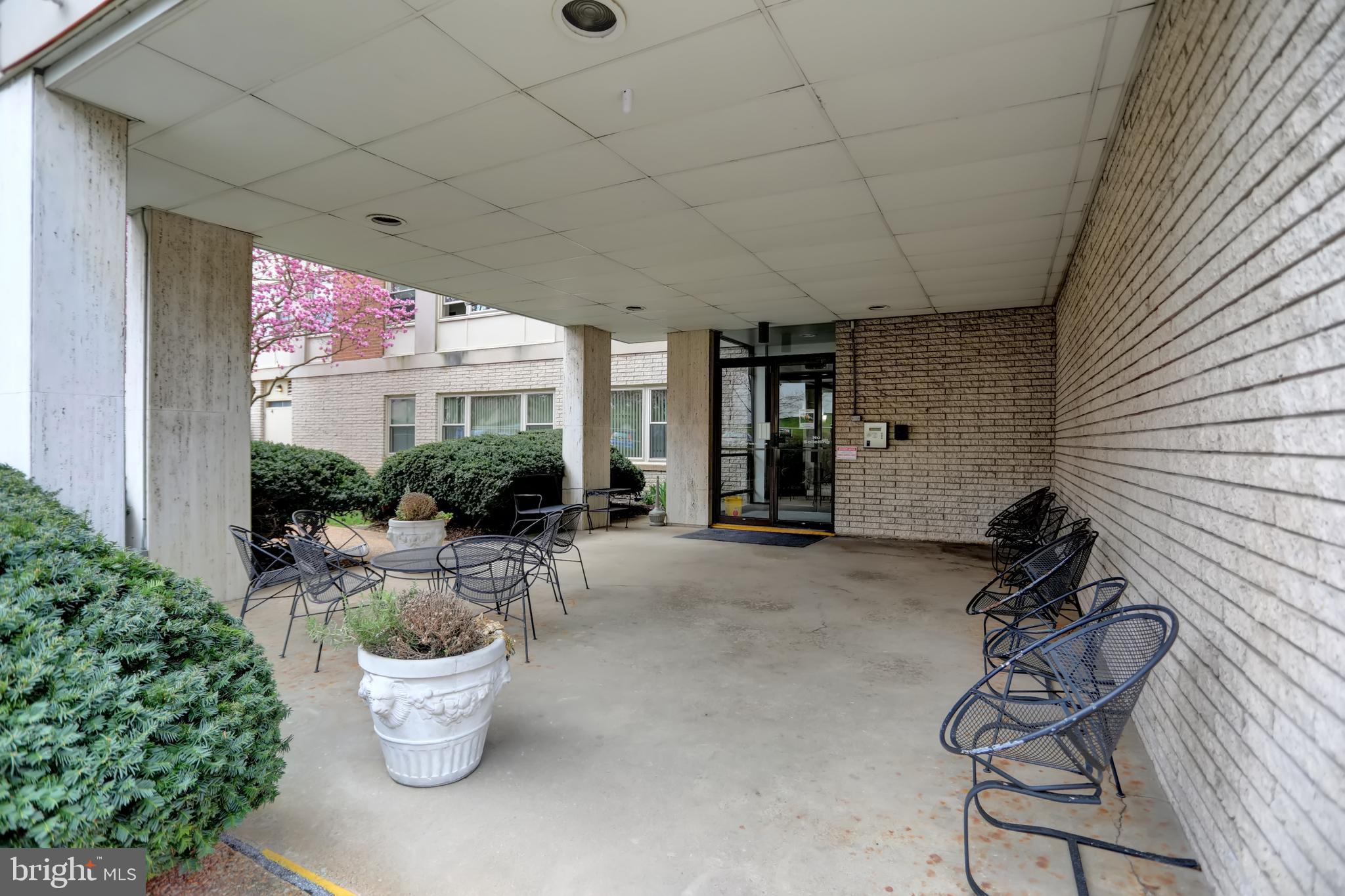 ROLAND PARK - Residential Lease