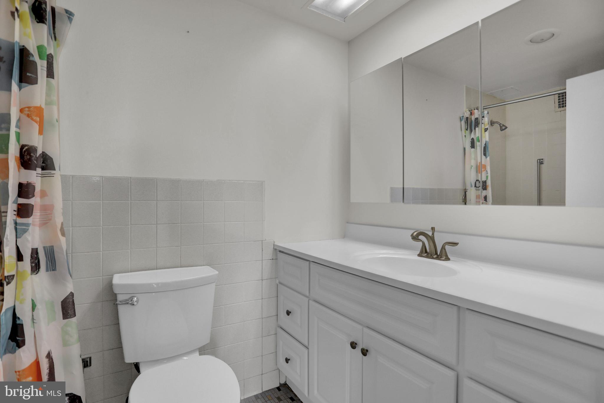 ROLAND PARK - Residential Lease