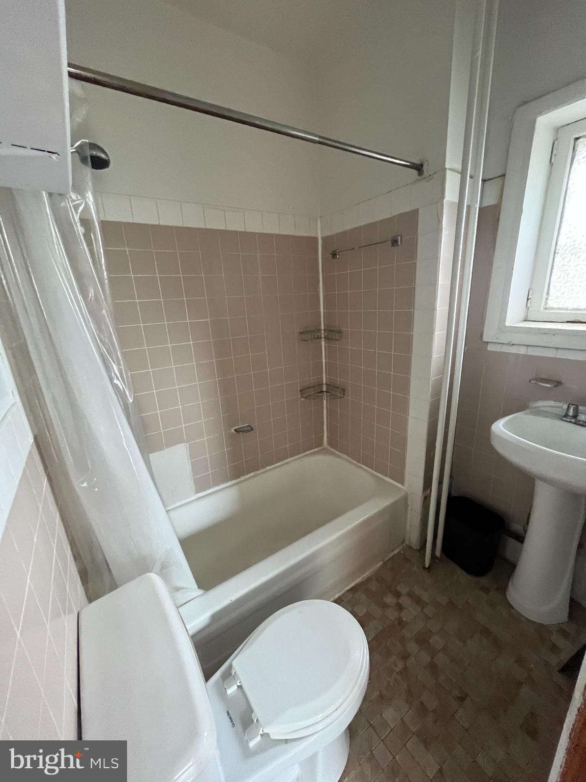 UNIVERSITY CITY - Commercial Sale