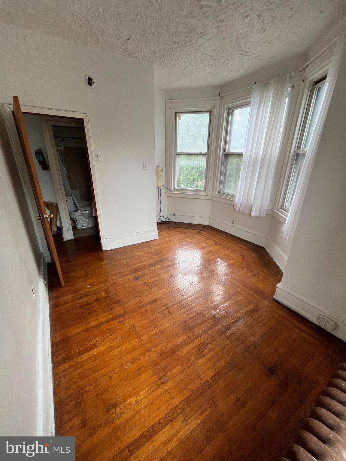 UNIVERSITY CITY - Commercial Sale