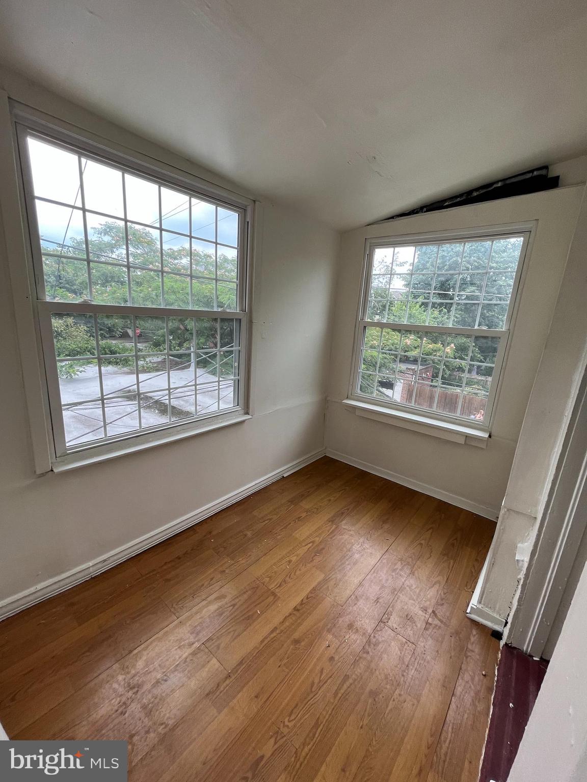 UNIVERSITY CITY - Commercial Sale