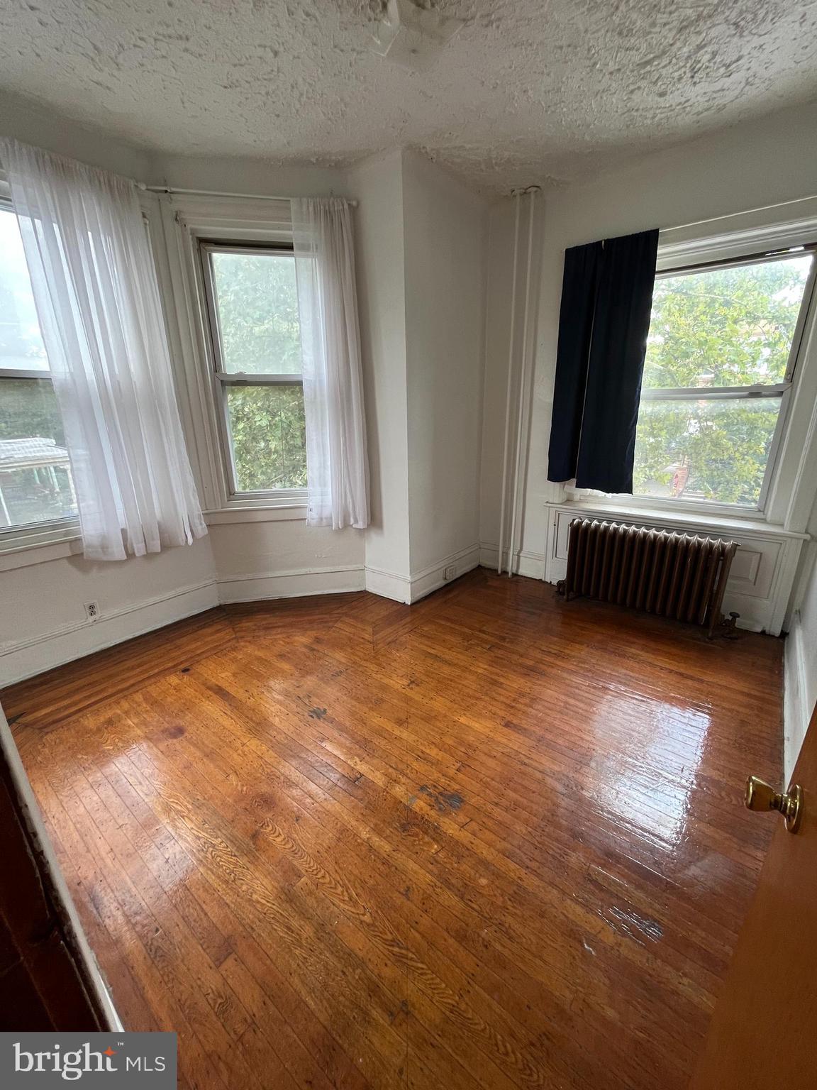 UNIVERSITY CITY - Commercial Sale