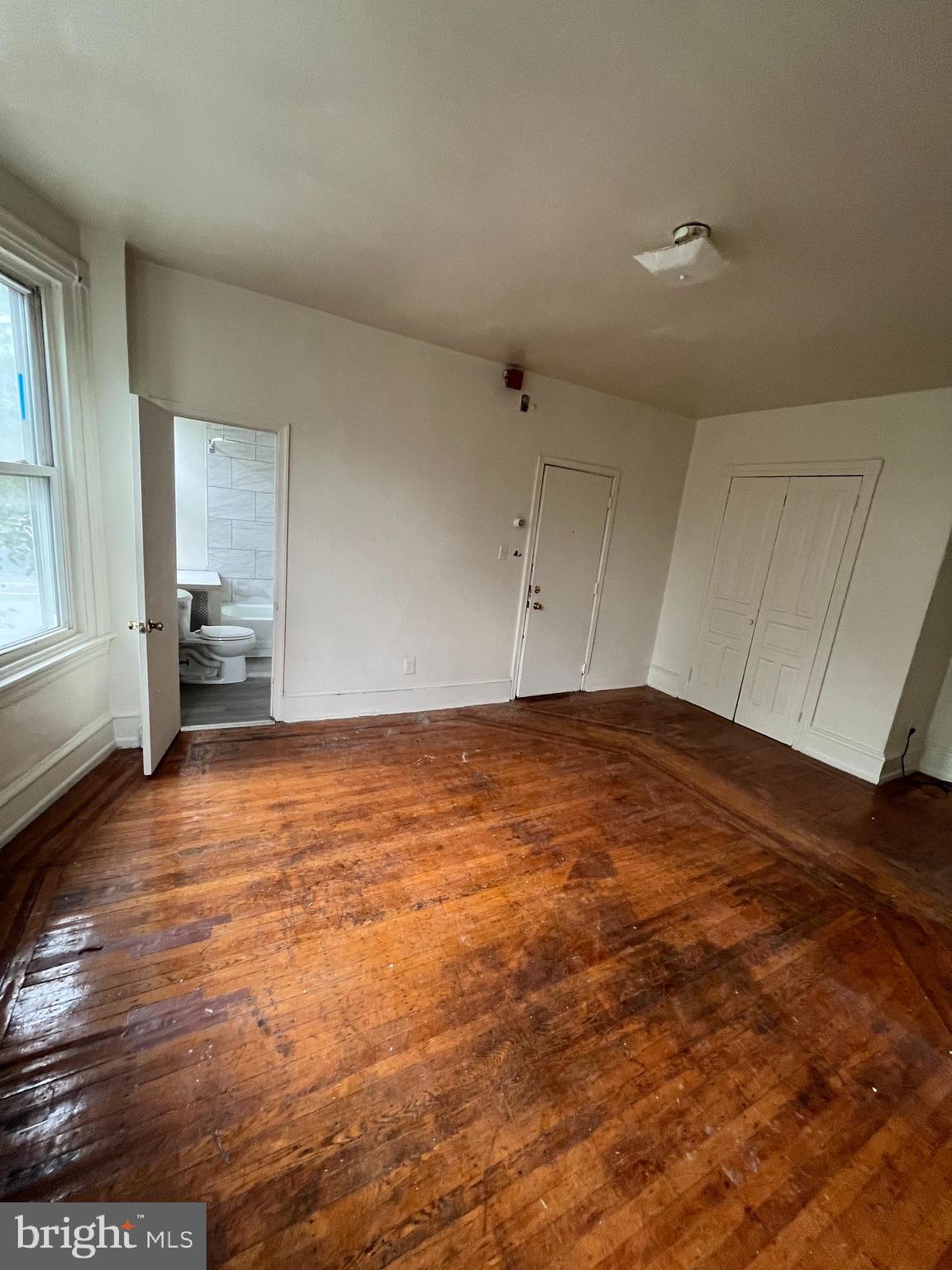 UNIVERSITY CITY - Commercial Sale