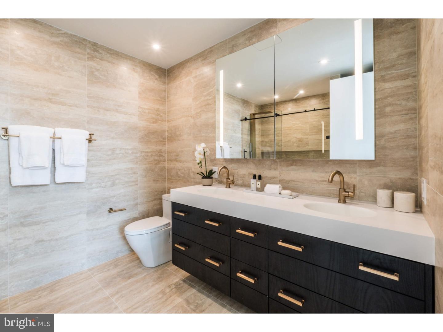 CENTER CITY - Residential Lease