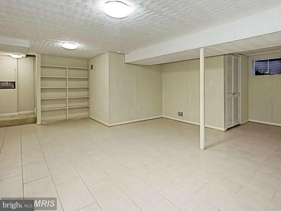 WEST SPRINGFIELD VILLAGE - Residential Lease