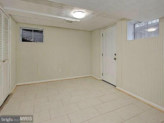 WEST SPRINGFIELD VILLAGE - Residential Lease