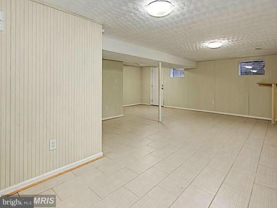 WEST SPRINGFIELD VILLAGE - Residential Lease
