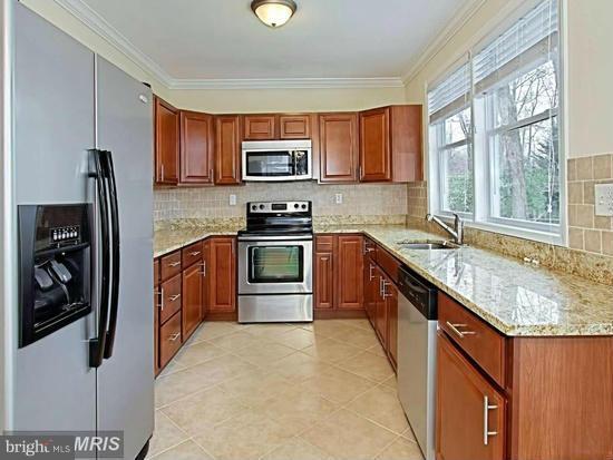 WEST SPRINGFIELD VILLAGE - Residential Lease