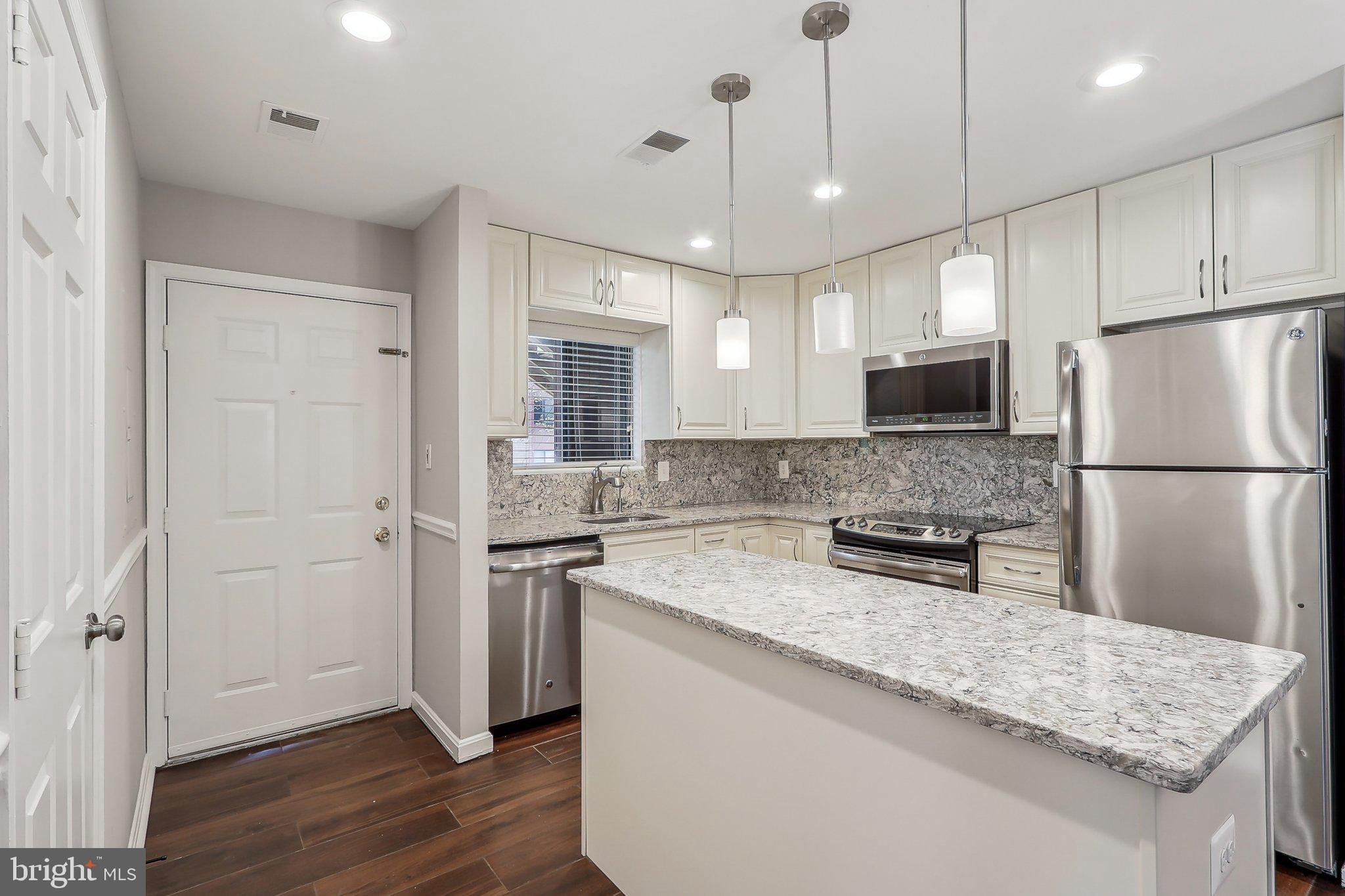 LEE OAKS - Residential