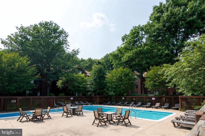 LEE OAKS - Residential