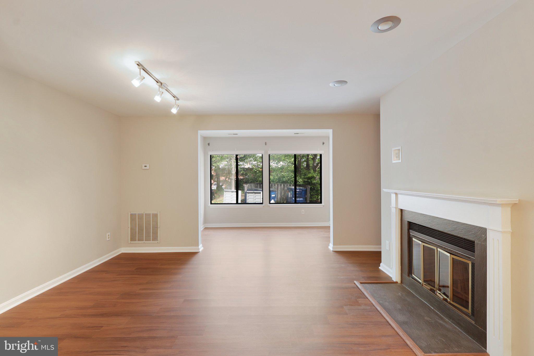 LEE OAKS - Residential