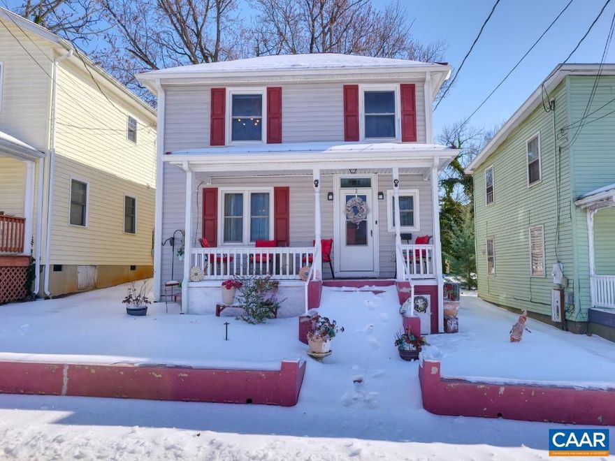 3BR/1BA HOME IN PRIME CHARLOTTESVILLE LOCATION! Located just one mile from Charlottesville?s Downtown Mall and steps from the Dairy Market, the home offers an excellent opportunity in a highly convenient in-town location. This 3-bedroom, 1-bath home features a charming front porch and a private, open backyard ideal for outdoor entertaining or relaxing. Inside, the home is ready for your personal touch, providing a solid foundation for updates or customization. Tucked away on a quiet side street while still close to restaurants, shops, and local amenities, this property combines walkable convenience with outdoor space and neighborhood charm.,Formica Counter,Wood Cabinets