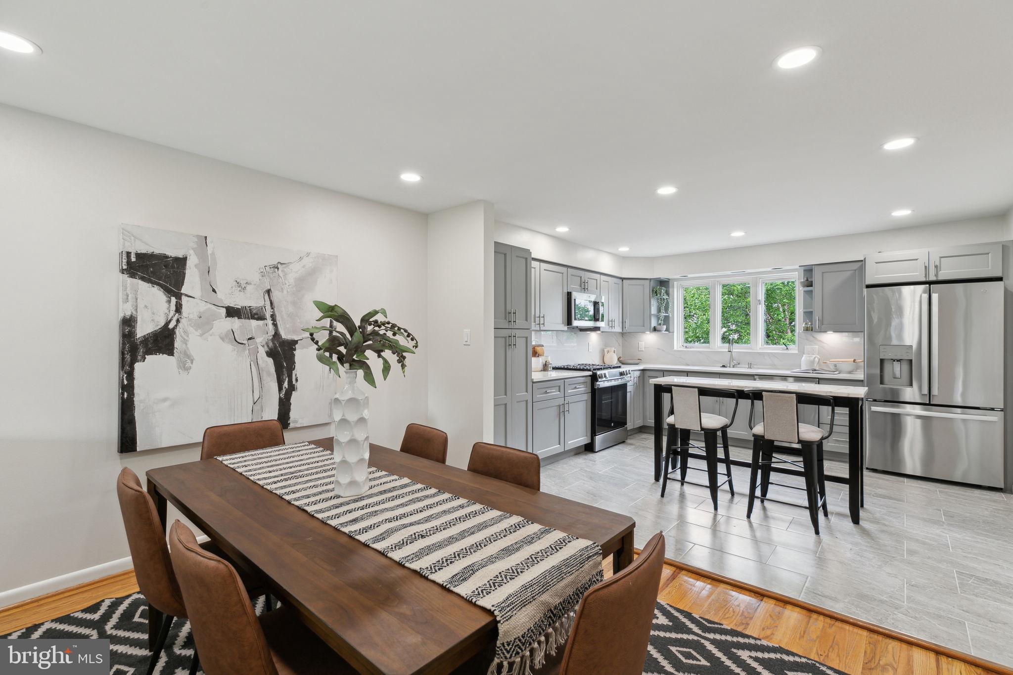 QUEEN VILLAGE - Residential