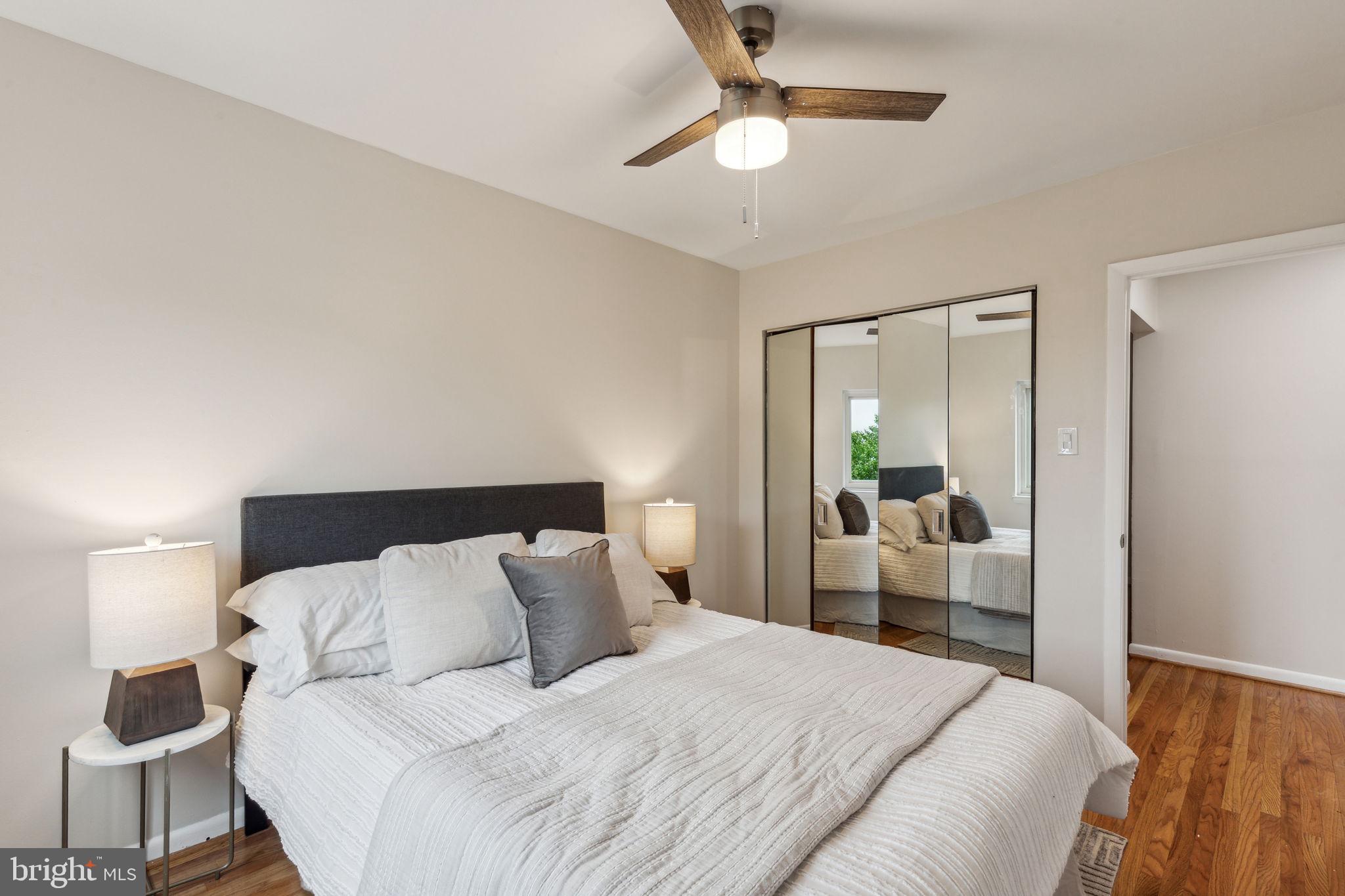 QUEEN VILLAGE - Residential