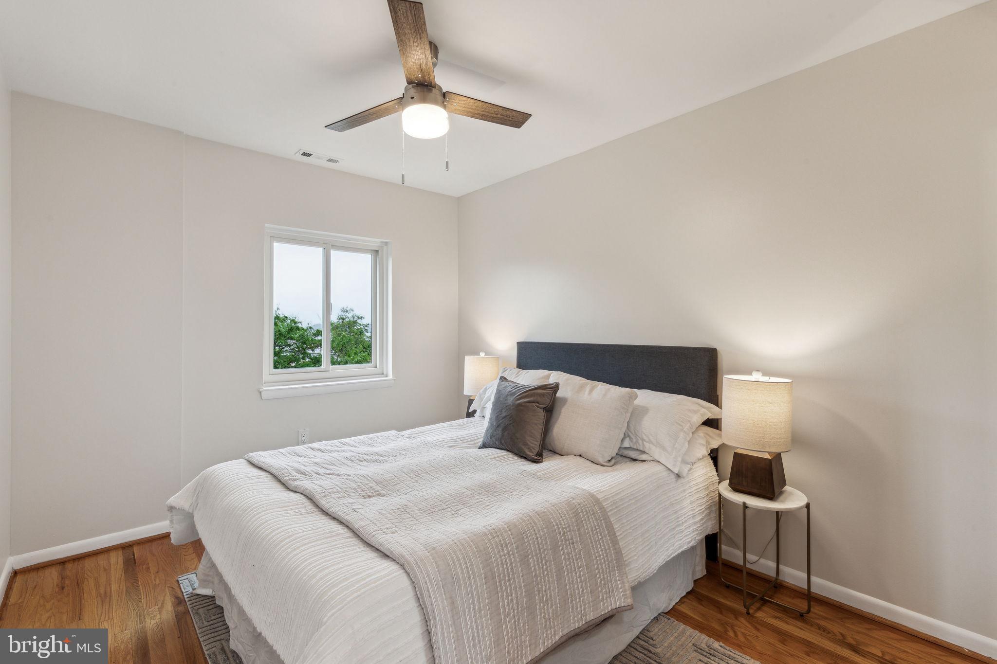 QUEEN VILLAGE - Residential