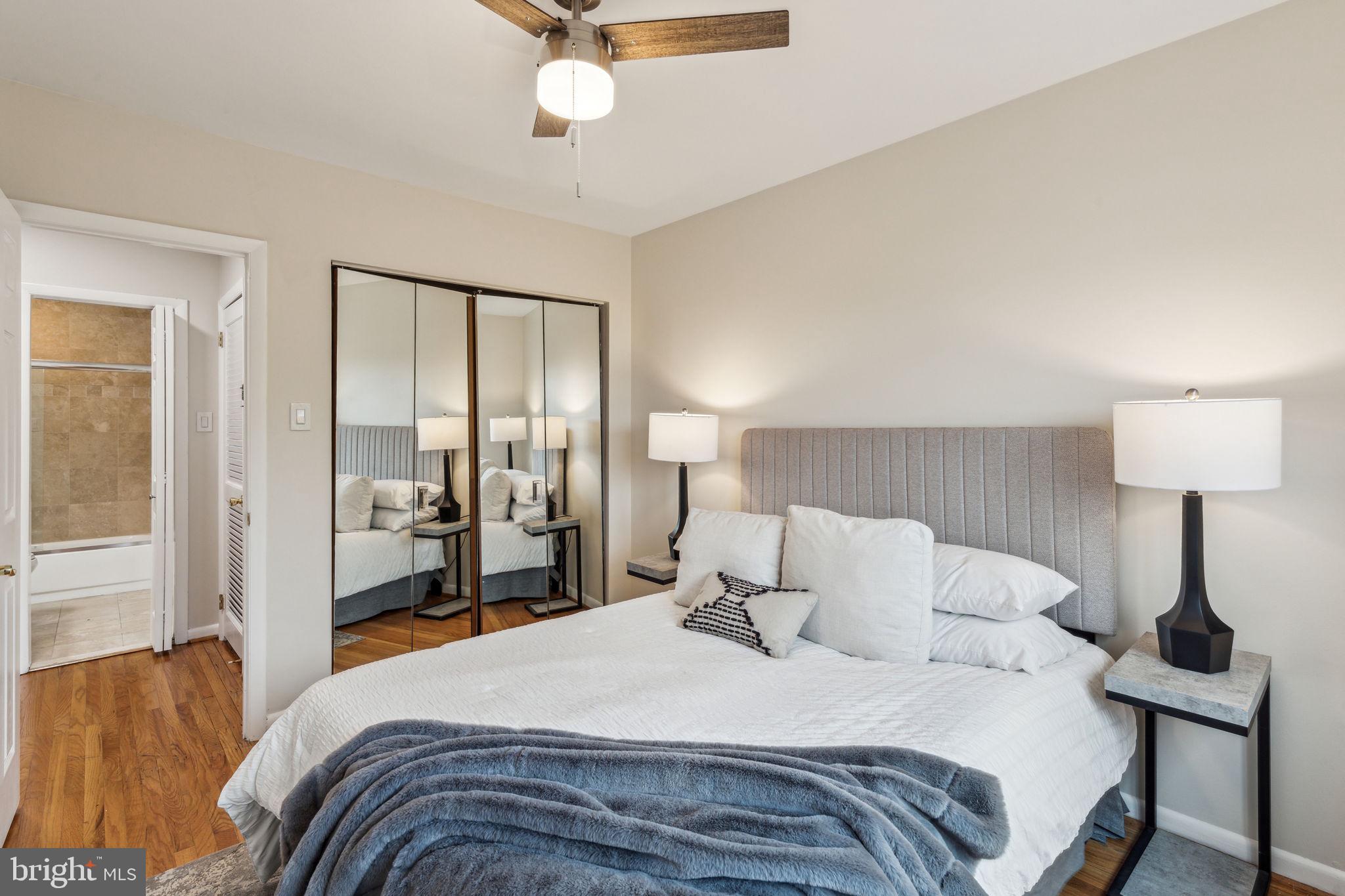 QUEEN VILLAGE - Residential