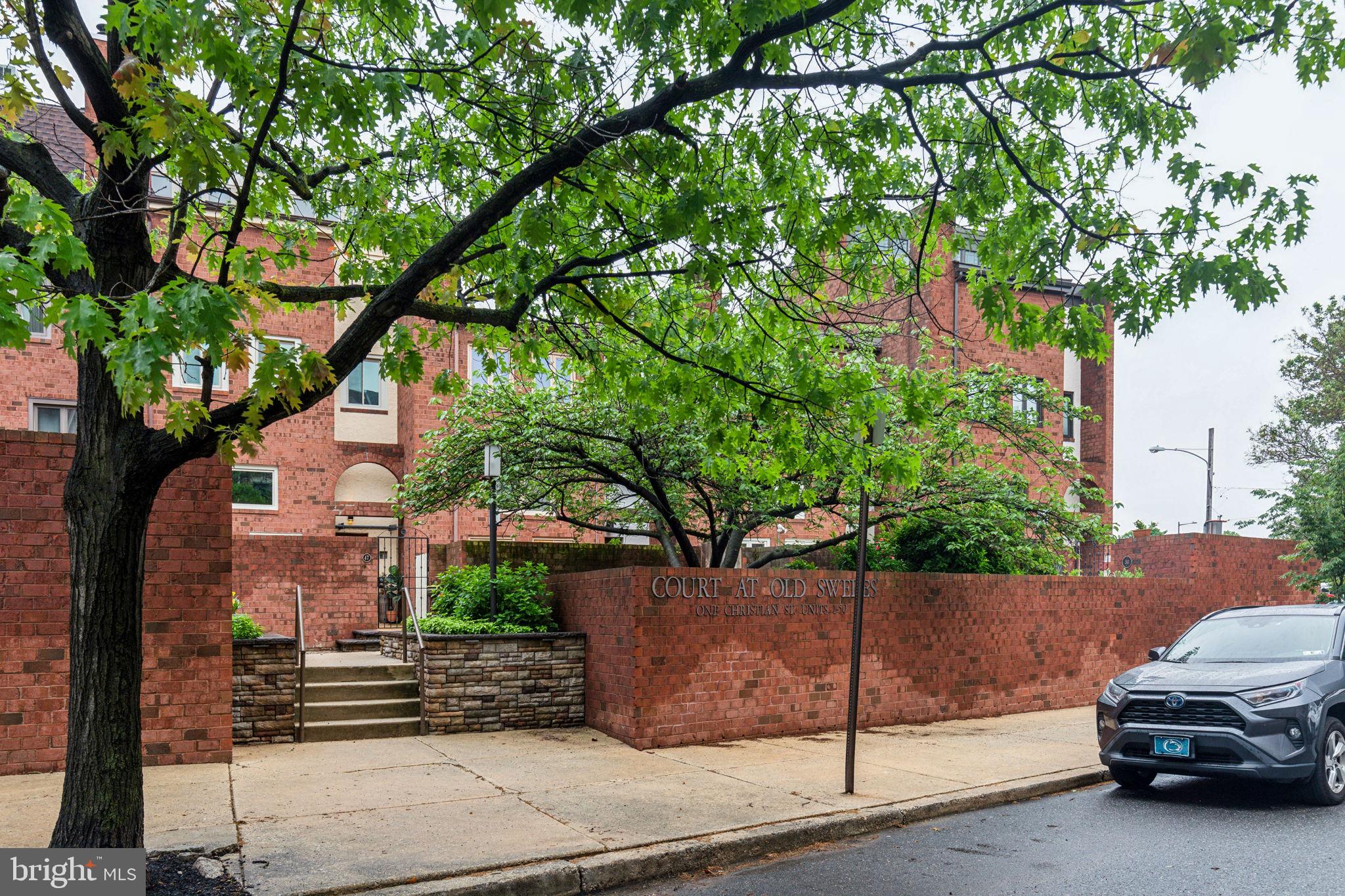 QUEEN VILLAGE - Residential