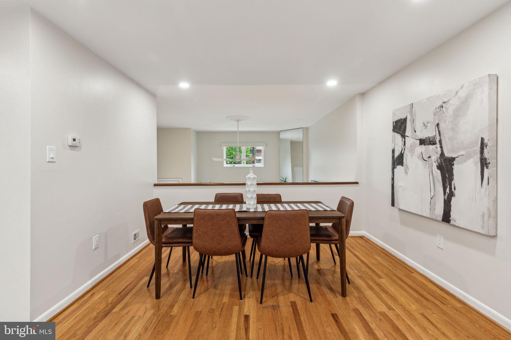 QUEEN VILLAGE - Residential