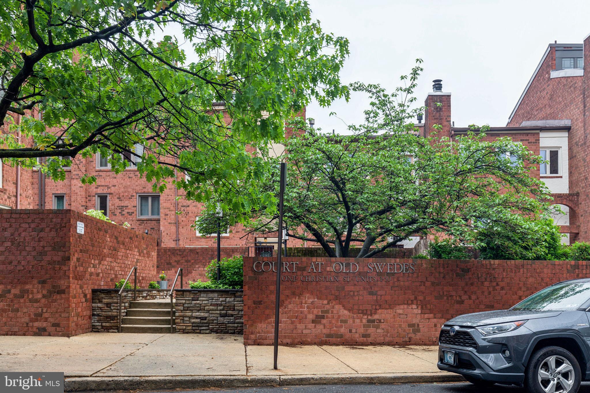 QUEEN VILLAGE - Residential