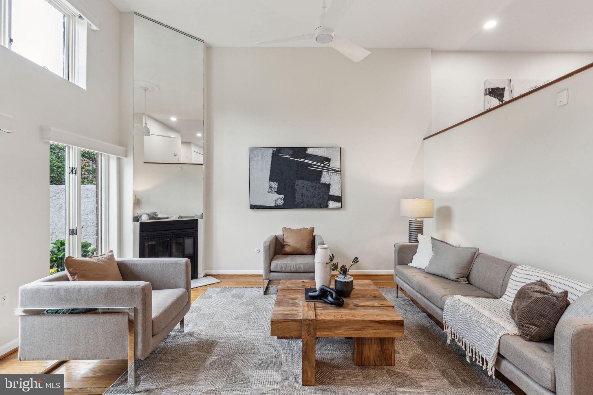 QUEEN VILLAGE - Residential