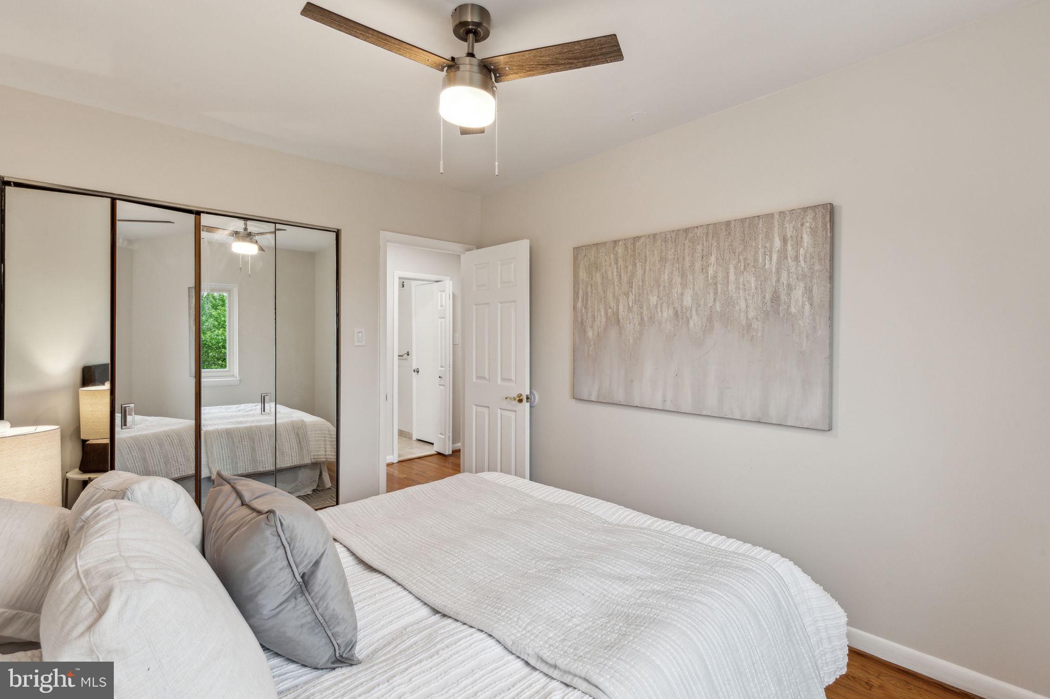 QUEEN VILLAGE - Residential